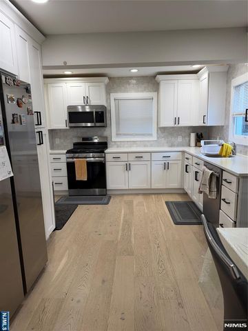 13.5 1st, Mahwah, NJ 07430