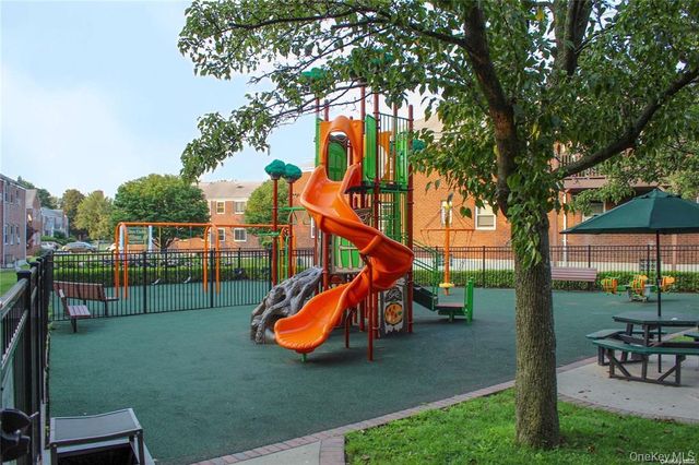 263-18 73 Avenue 2nd Floor, Glen Oaks, NY 11004