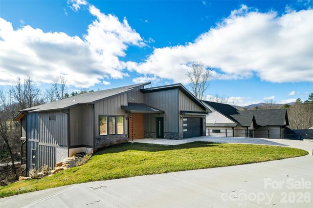 25 George Allen Ridge, Arden, NC 28704