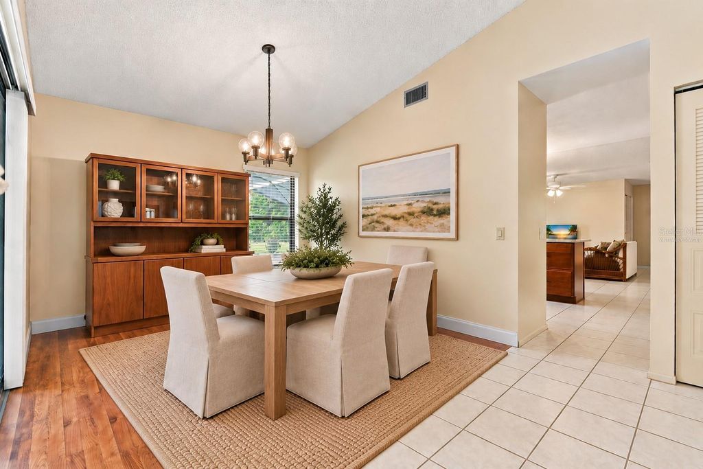Image 11 of property listing at 7201 MOSS LEAF LANE, Orlando, FL 32819