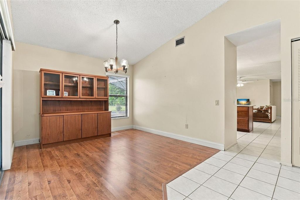 Image 13 of property listing at 7201 MOSS LEAF LANE, Orlando, FL 32819