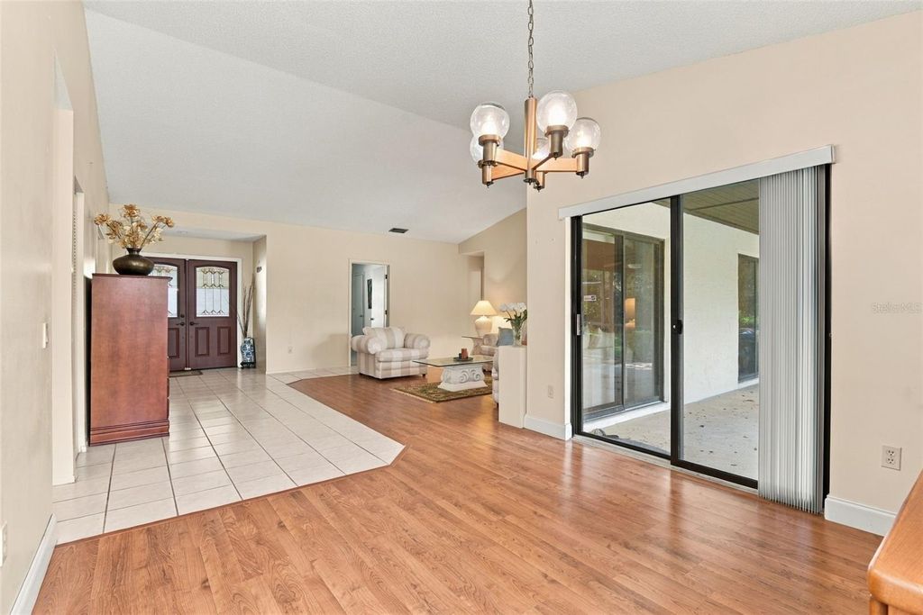 Image 14 of property listing at 7201 MOSS LEAF LANE, Orlando, FL 32819