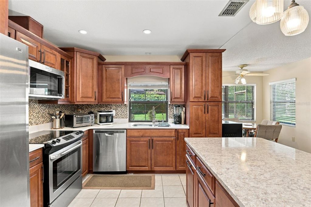 Image 16 of property listing at 7201 MOSS LEAF LANE, Orlando, FL 32819