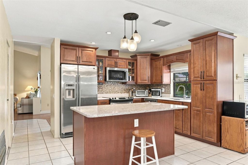 Image 18 of property listing at 7201 MOSS LEAF LANE, Orlando, FL 32819