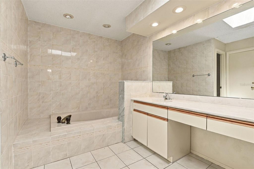 Image 30 of property listing at 7201 MOSS LEAF LANE, Orlando, FL 32819