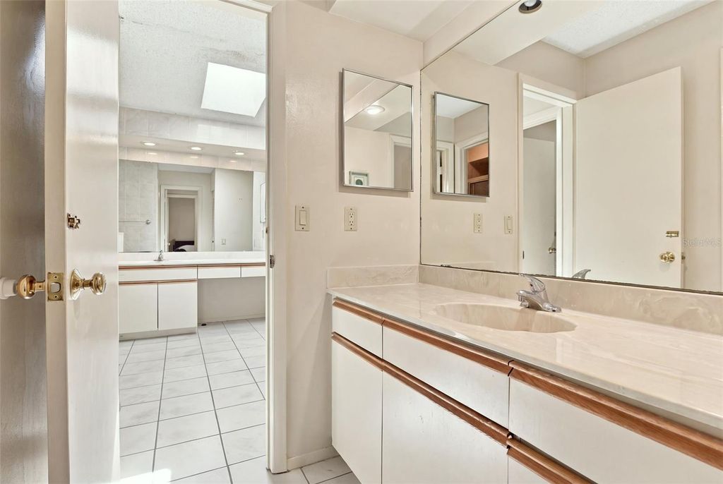 Image 31 of property listing at 7201 MOSS LEAF LANE, Orlando, FL 32819