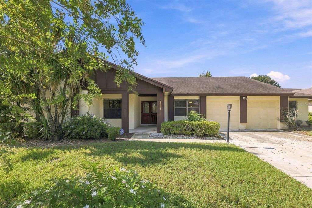 Image 5 of property listing at 7201 MOSS LEAF LANE, Orlando, FL 32819