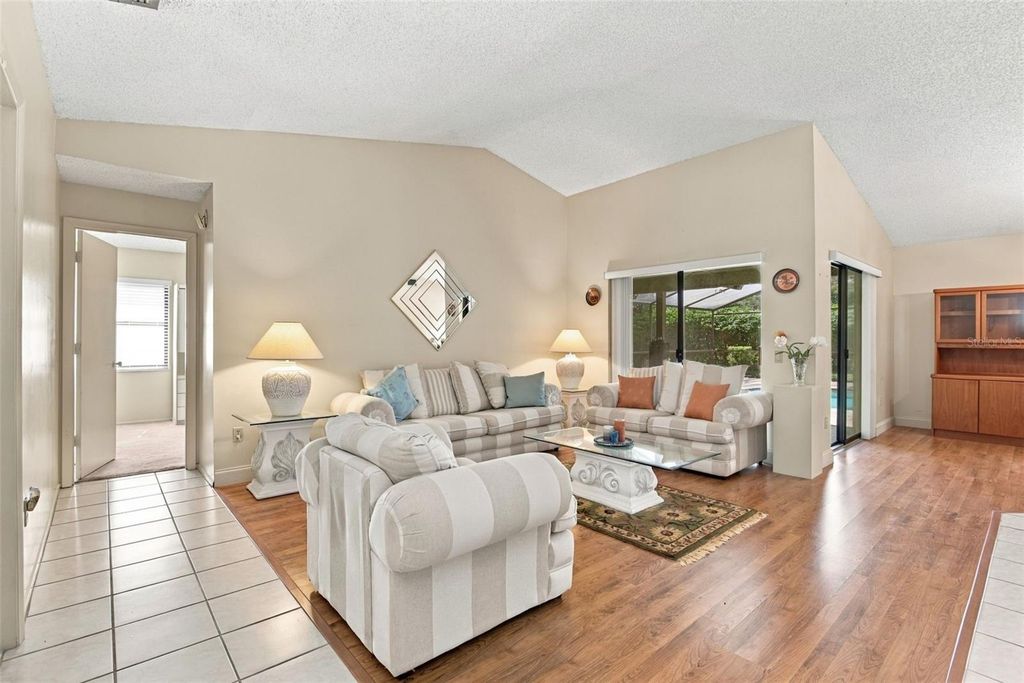 Image 7 of property listing at 7201 MOSS LEAF LANE, Orlando, FL 32819