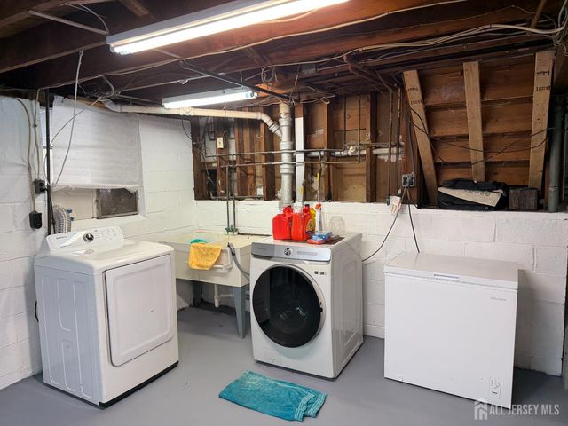 6 Capp Street, Carteret, NJ 07008