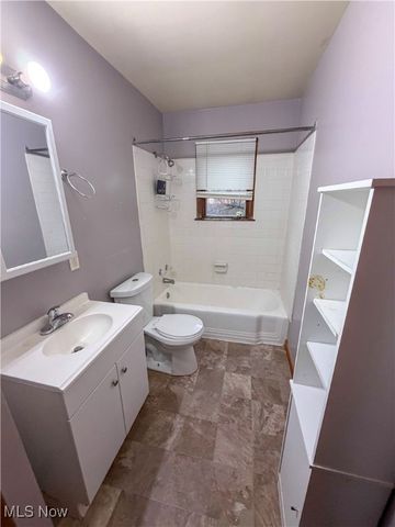 3380 Sunnybrooke Drive, Youngstown, OH 44511