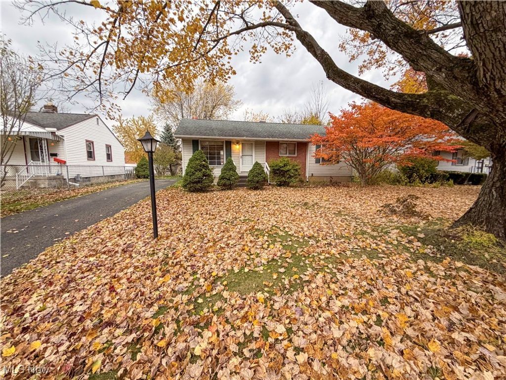 3380 Sunnybrooke Drive, Youngstown, OH 44511