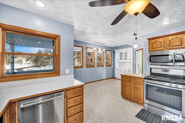 1102 NE GLEN OAK Avenue, Peoria, IL 61603