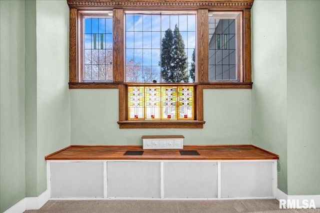 1102 NE GLEN OAK Avenue, Peoria, IL 61603