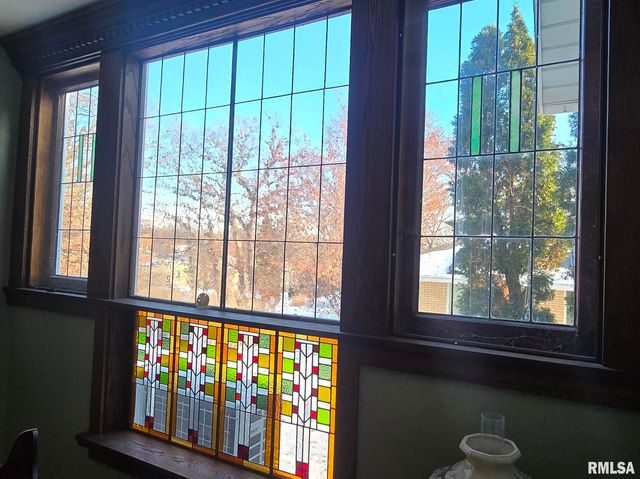 1102 NE GLEN OAK Avenue, Peoria, IL 61603