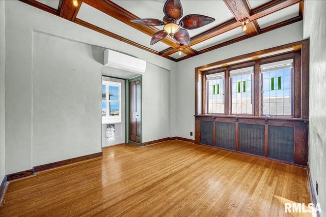 1102 NE GLEN OAK Avenue, Peoria, IL 61603