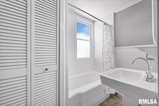 1102 NE GLEN OAK Avenue, Peoria, IL 61603