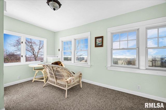 1102 NE GLEN OAK Avenue, Peoria, IL 61603