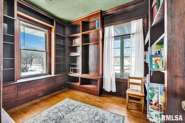 1102 NE GLEN OAK Avenue, Peoria, IL 61603