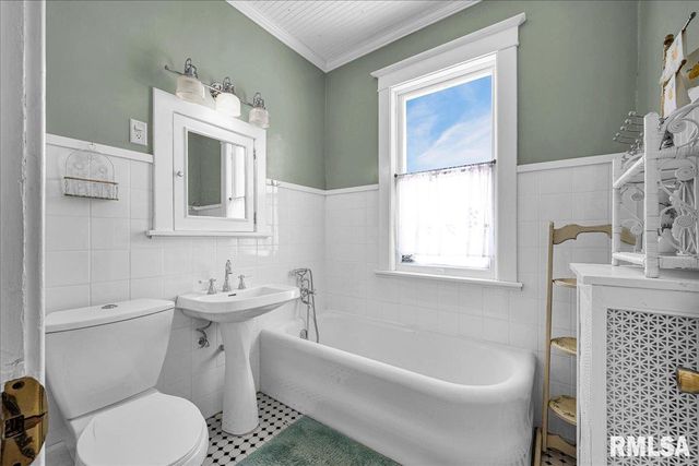 1102 NE GLEN OAK Avenue, Peoria, IL 61603