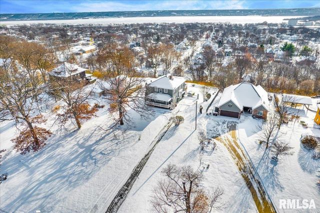 1102 NE GLEN OAK Avenue, Peoria, IL 61603