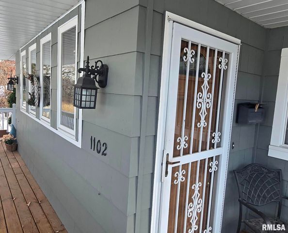 1102 NE GLEN OAK Avenue, Peoria, IL 61603