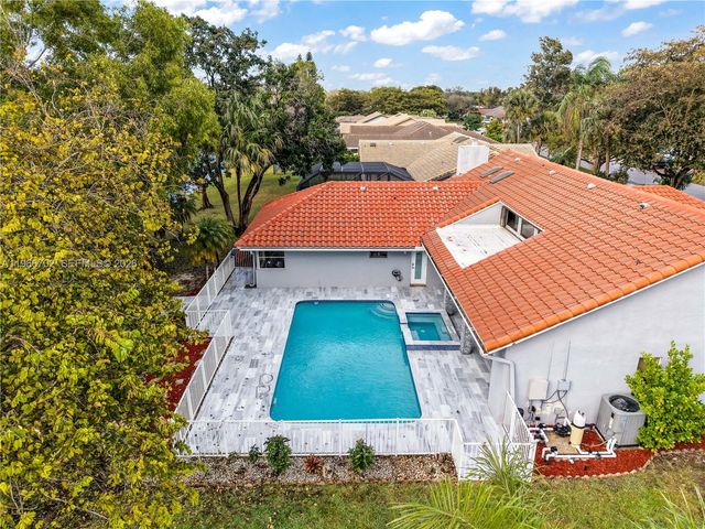 1510 NW 97th Ter, Coral Springs, FL 33071