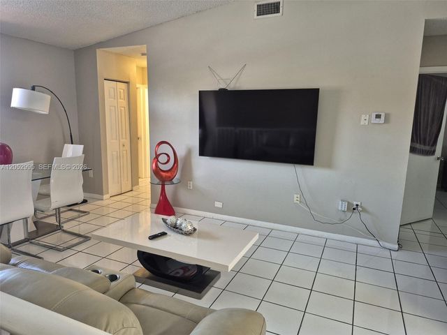 7818 W 34th Lane 25201, Hialeah, FL 33018