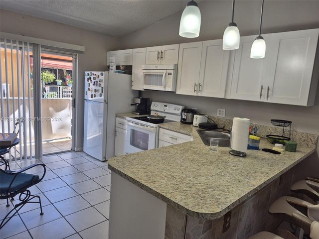7818 W 34th Lane 25201, Hialeah, FL 33018