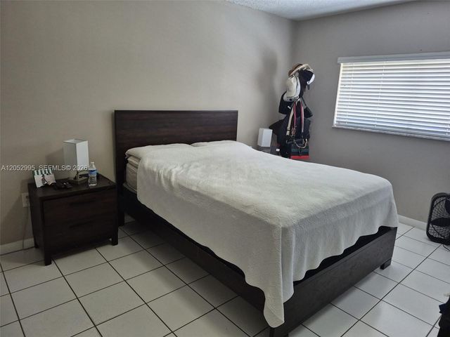 7818 W 34th Lane 25201, Hialeah, FL 33018