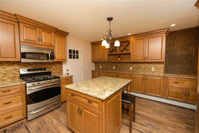 171 Harwood Circle, Penfield, NY 14625