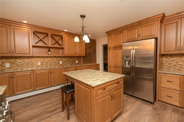 171 Harwood Circle, Penfield, NY 14625