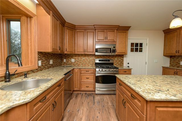 171 Harwood Circle, Penfield, NY 14625