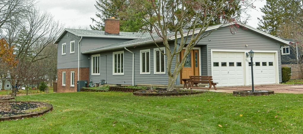 171 Harwood Circle, Penfield, NY 14625