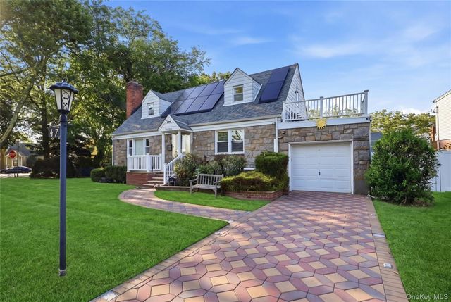 47 Sperry Court, New Hyde Park, NY 11040
