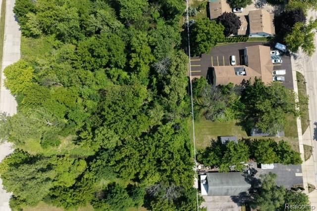8120 Macomb Street, Grosse Ile, MI 48138