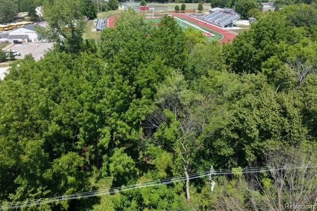 8120 Macomb Street, Grosse Ile, MI 48138