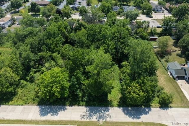 8120 Macomb Street, Grosse Ile, MI 48138