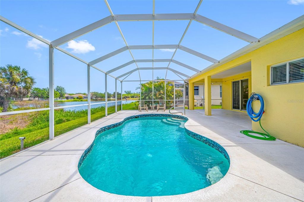 Image 2 of property listing at 5806 NEW PARIS WAY, Ellenton, FL 34222