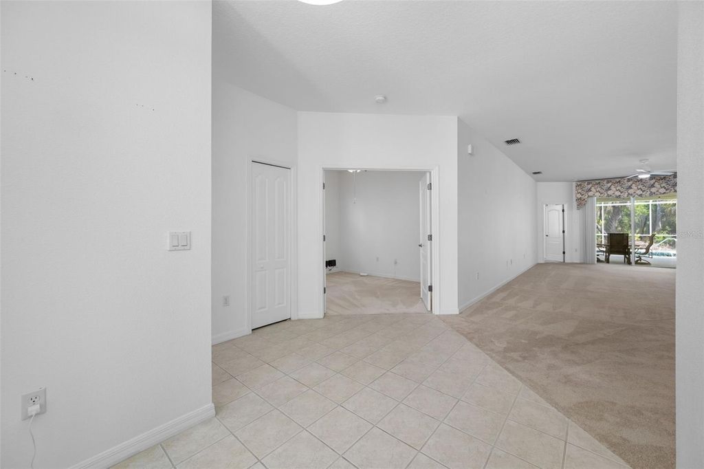 Image 12 of property listing at 5806 NEW PARIS WAY, Ellenton, FL 34222