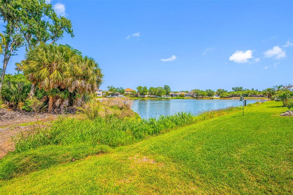 Image 3 of property listing at 5806 NEW PARIS WAY, Ellenton, FL 34222