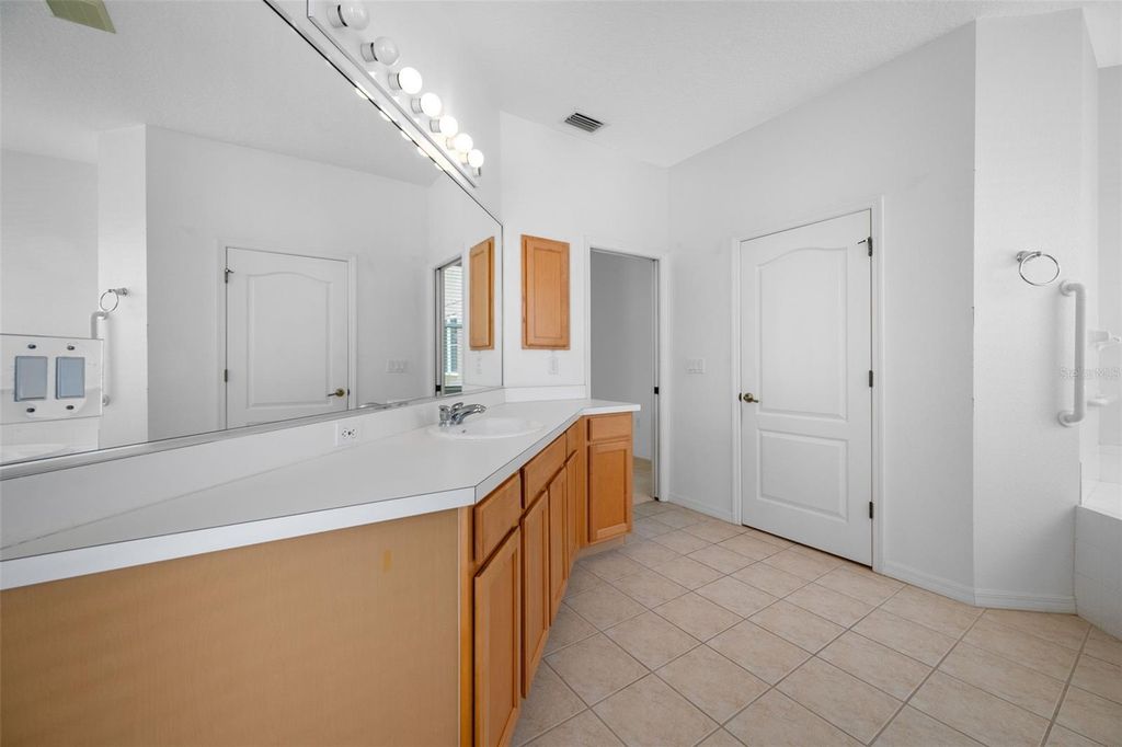 Image 36 of property listing at 5806 NEW PARIS WAY, Ellenton, FL 34222