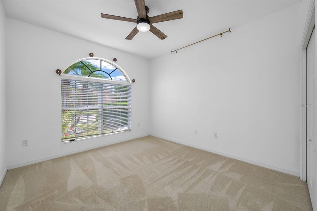 Image 8 of property listing at 5806 NEW PARIS WAY, Ellenton, FL 34222