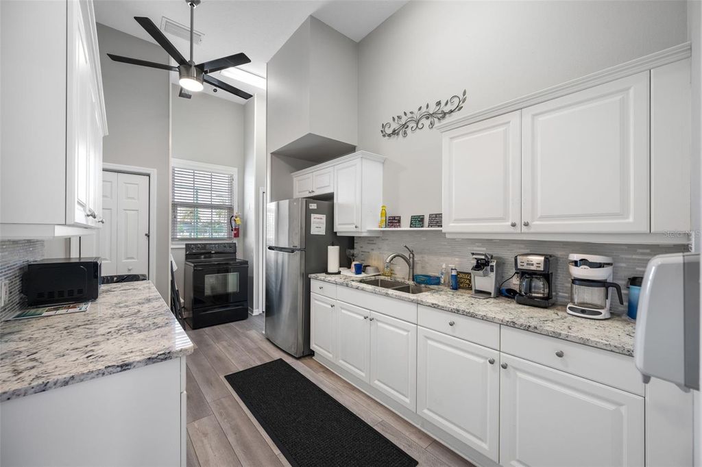 Image 71 of property listing at 5806 NEW PARIS WAY, Ellenton, FL 34222