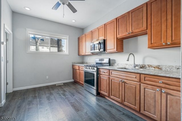 31 Homestead Park, Newark City, NJ 07108