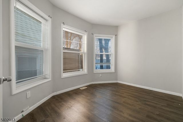 31 Homestead Park, Newark City, NJ 07108