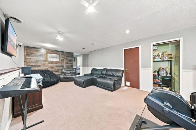 2201 Kessler Lane, Chaska, MN 55318
