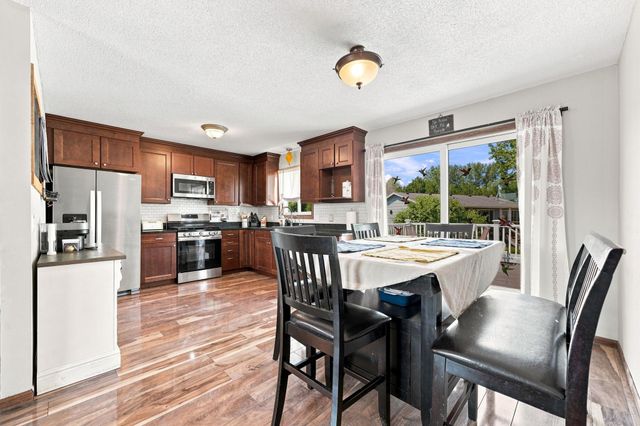2201 Kessler Lane, Chaska, MN 55318