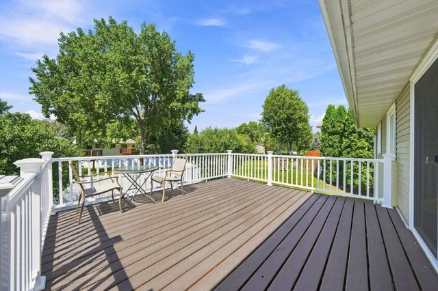 2201 Kessler Lane, Chaska, MN 55318