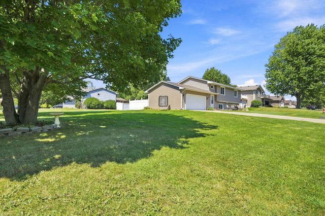 2201 Kessler Lane, Chaska, MN 55318