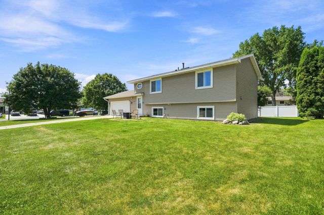 2201 Kessler Lane, Chaska, MN 55318
